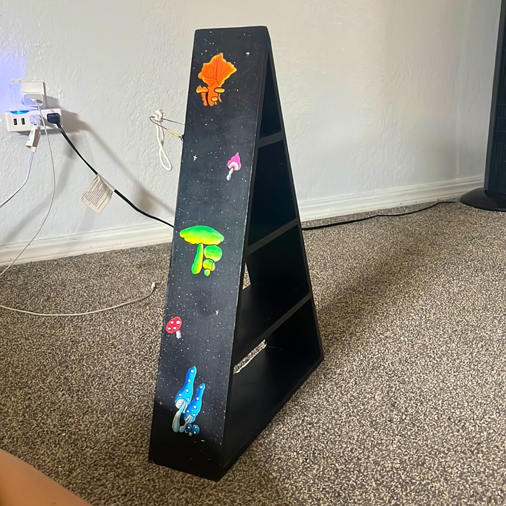 Earthbound triangle mushroom shelf
